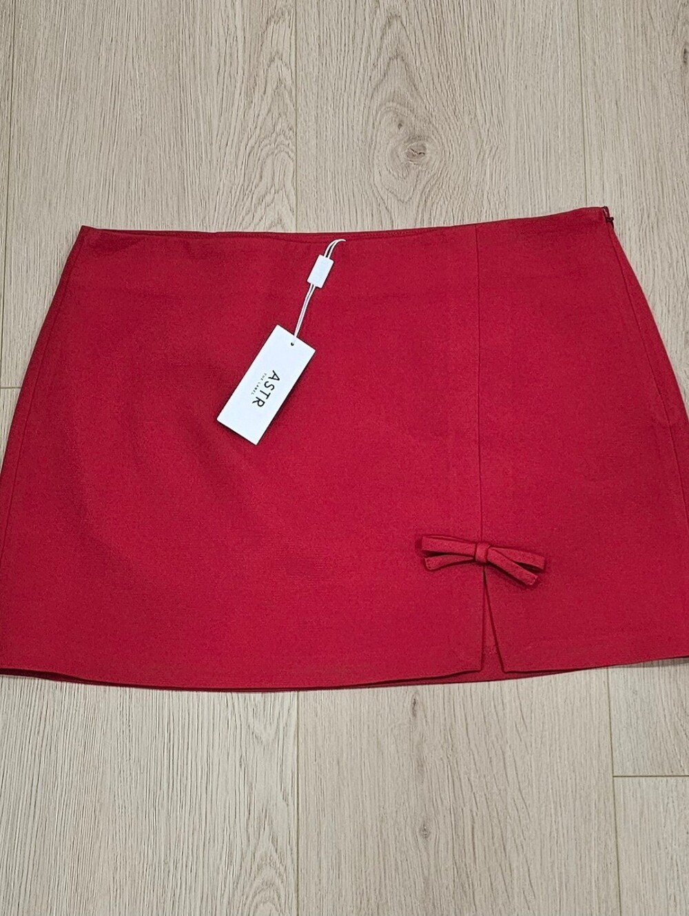 ASTR The Label Sophie Red Bow Embellished Mini Skirt ASTR Red Men’s Dress PantsI - Picture 9 of 9